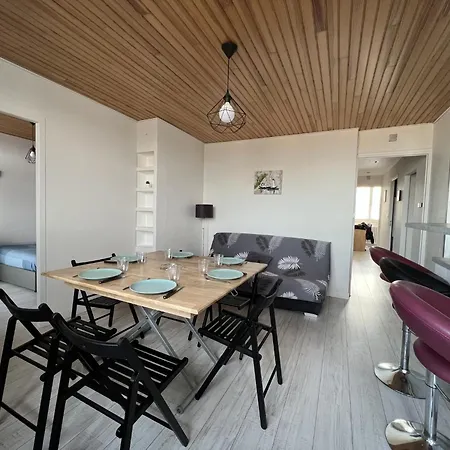 Quiet 4-room With View Apartmán