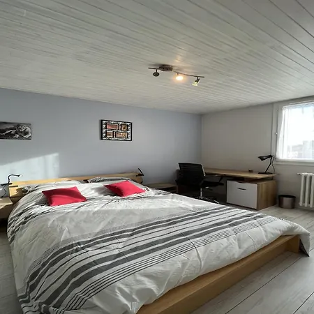 شقة Quiet 4-room With View
